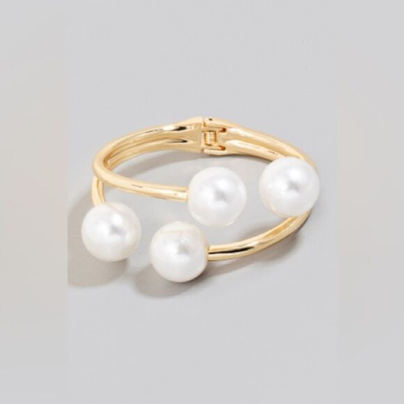 Elegant Gold and Pearl Women's Bracelet A945 - Picture 1 of 4
